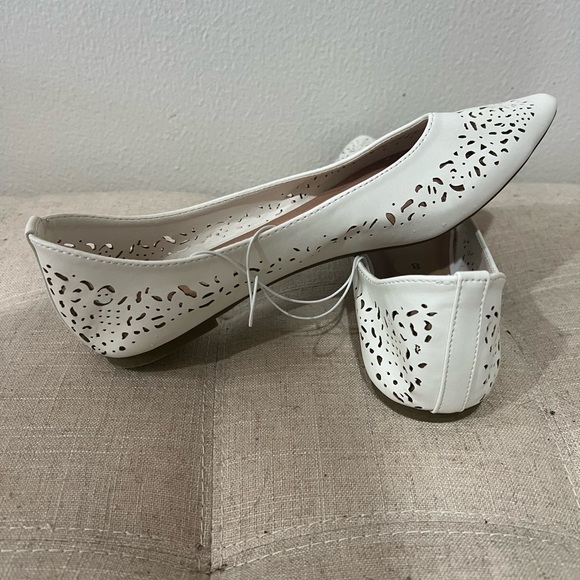 White Flats - Picture 2 of 5